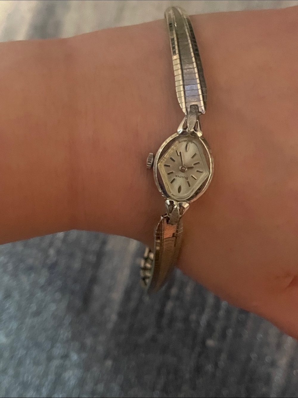 Elegant Silver Tone Ladies Bracelet Watch - Picture 11 of 14